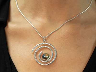 Cooksongold Sterling Silver And    Labradorite Hammered Swirl Pendant Project - Standard Image - 3